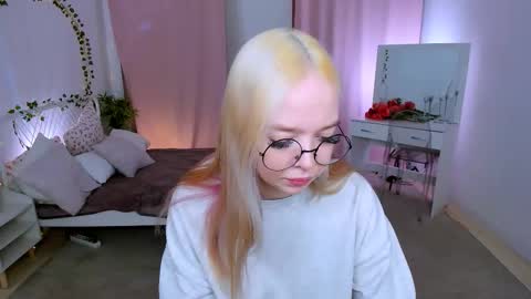 Bella online show from 03/25/26, 12:22