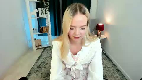 Snapshot of bellamontgomery chatting on 07/15/26, 10:59 Bella online show from 07/15/26, 10:59
