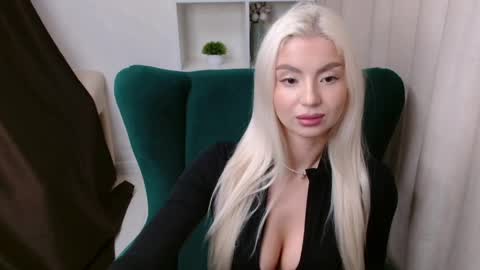 Bella online show from 04/21/26, 01:17