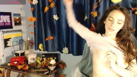 bellaqueen0701 online show from 10/03/25, 12:40