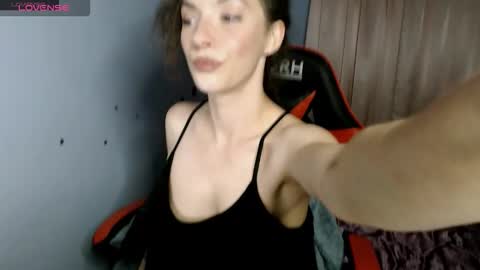 bellaqueen0701 online show from 12/14/25, 09:19