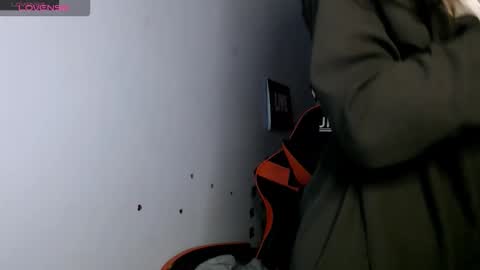 bellaqueen0701 online show from 12/15/25, 10:58