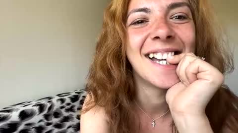 bellaqueen0701 online show from 05/27/26, 09:39