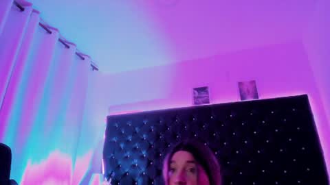 bellaroge online show from 04/18/26, 05:22