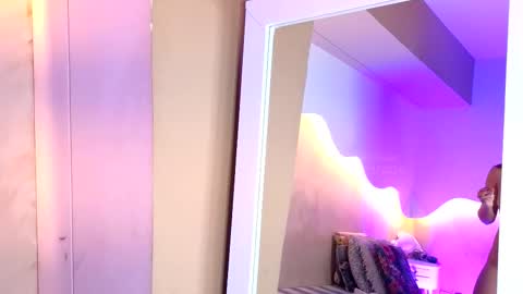 bellarooux online show from 03/24/26, 12:10