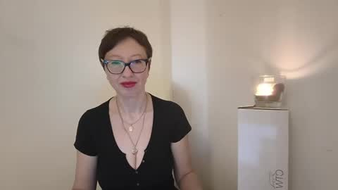 Snapshot of bellarose_2020 chatting on 06/08/26, 07:03 Emma online show from 06/08/26, 07:03