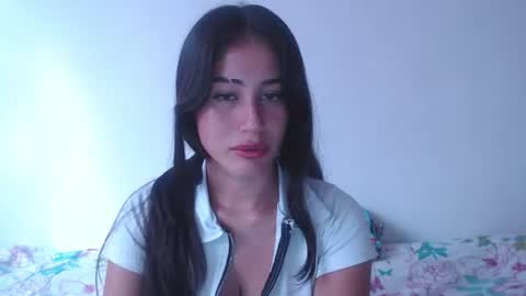 Snapshot of bellaroses__ chatting on 07/21/26, 08:33 Bella online show from 07/21/26, 08:33