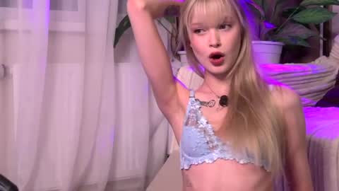 bellasecrettt online show from 04/15/26, 04:14