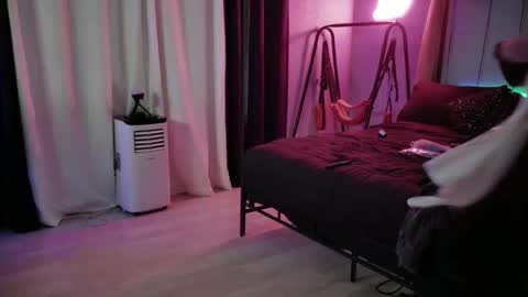 Bellaskeykeeper online show from 04/23/26, 06:58