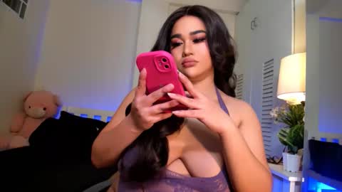 BELLA JONES online show from 10/18/25, 10:10