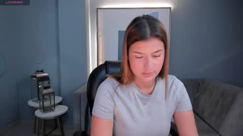 Snapshot of bellathompsonx_ chatting on 02/01/26, 11:25 Bella online show from 02/01/26, 11:25