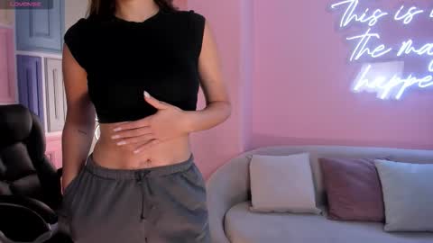 Snapshot of bellathompsonx_ chatting on 02/08/26, 11:19 Bella online show from 02/08/26, 11:19