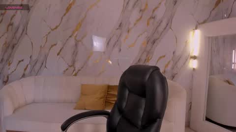 Snapshot of bellathompsonx_ chatting on 03/02/26, 05:30 Bella online show from 03/02/26, 05:30