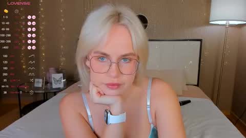 Bella online show from 09/13/25, 01:05