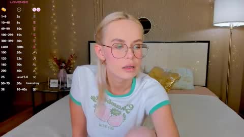 Snapshot of bellatip chatting on 02/26/26, 01:04 Bella online show from 02/26/26, 01:04