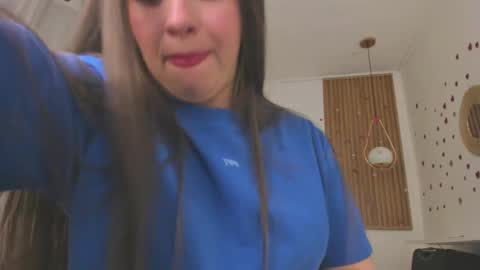 Snapshot of bellawoods_ chatting on 05/18/26, 01:35 laukyubey online show from 05/18/26, 01:35