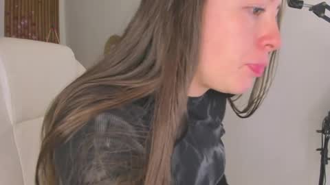 Snapshot of bellawoods_ chatting on 05/29/26, 01:42 laukyubey online show from 05/29/26, 01:42