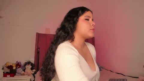Snapshot of bellaxtar chatting on 02/21/25, 06:59 Bella online show from 02/21/25, 06:59