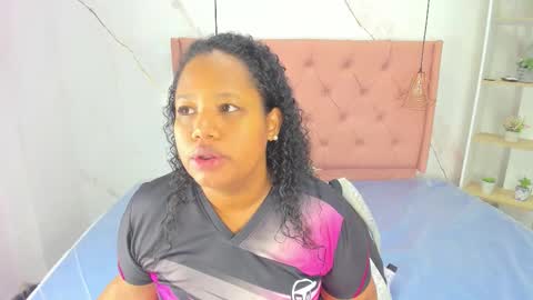 Snapshot of belle_brunette chatting on 02/06/26, 11:24 belle online show from 02/06/26, 11:24