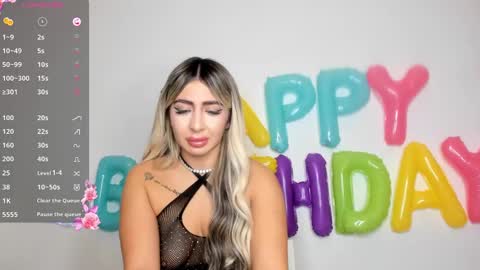 Snapshot of belle_hallle chatting on 12/03/24, 04:06 LucyJelly online show from 12/03/24, 04:06