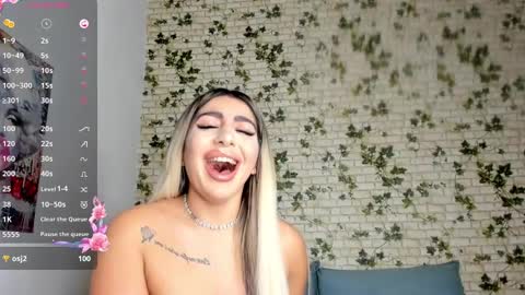 Snapshot of belle_hallle chatting on 12/07/24, 04:58 LucyJelly online show from 12/07/24, 04:58