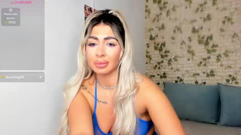 Snapshot of belle_hallle chatting on 01/04/25, 08:59 LucyJelly online show from 01/04/25, 08:59