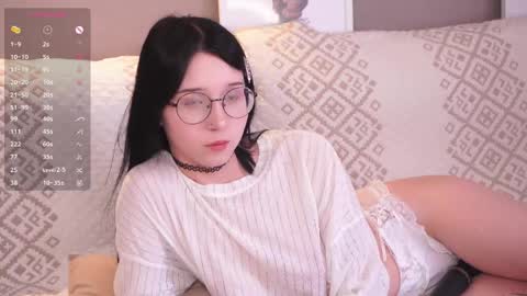 Snapshot of belle_phine chatting on 04/25/26, 01:41 Bea online show from 04/25/26, 01:41