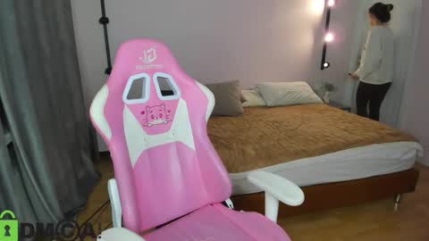 Belle online show from 11/10/25, 01:04