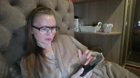 Amelia online show from 10/19/25, 05:13