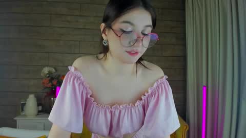 Snapshot of bellebellerose chatting on 02/23/25, 06:07 BelleBellerose online show from 02/23/25, 06:07