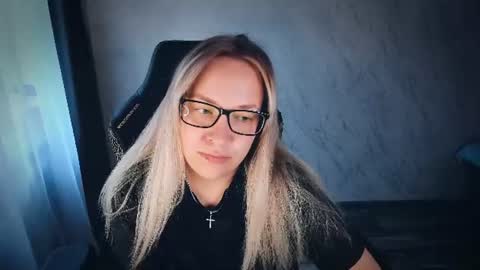 Snapshot of bellezza_ chatting on 06/11/26, 05:00 Your Annabelle Wolf online show from 06/11/26, 05:00