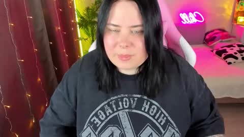 LinaBoo online show from 11/06/25, 05:14