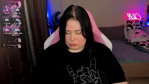 LinaBoo online show from 11/25/25, 04:51