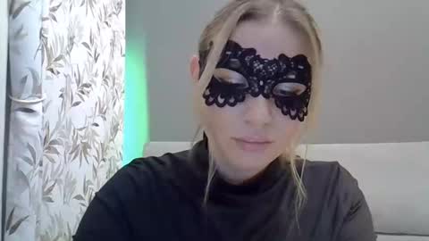 Snapshot of belos05 chatting on 01/27/25, 07:35 Demi Moore online show from 01/27/25, 07:35