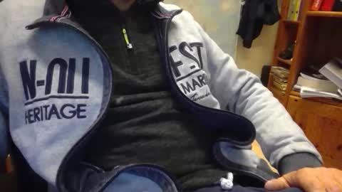 Snapshot of bemichel chatting on 11/10/25, 07:40 jaimetout online show from 11/10/25, 07:40