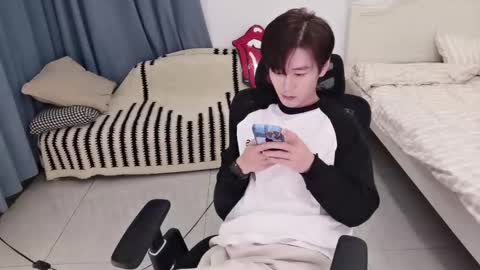 Snapshot of ben705676 chatting on 11/29/25, 03:37 Ben online show from 11/29/25, 03:37