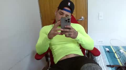 Snapshot of benjamin_isaac chatting on 09/27/25, 12:54 benjamin_isaac online show from 09/27/25, 12:54