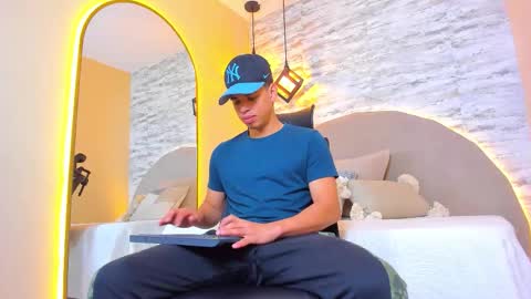 BENJAMIN online show from 11/19/25, 01:33