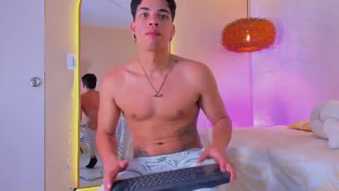 Snapshot of benjamin_more chatting on 06/19/26, 05:01 BENJAMIN online show from 06/19/26, 05:01