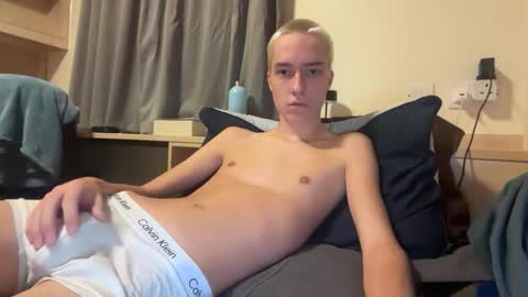 benji_j8 online show from 11/09/25, 10:19