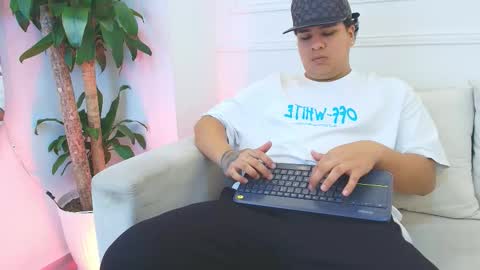 bennett_alejoo online show from 12/04/25, 07:11