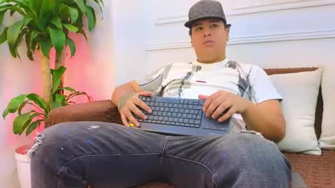 bennett_alejoo online show from 04/23/26, 07:05