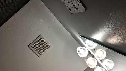 Snapshot of bennyc04041987 chatting on 10/22/25, 05:30 BennyC online show from 10/22/25, 05:30