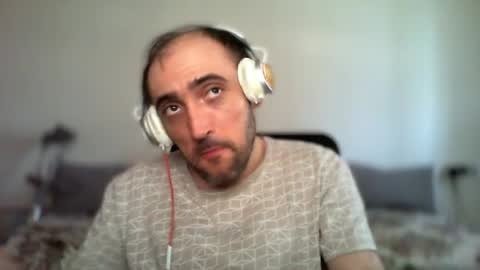 Snapshot of bentish chatting on 07/16/26, 02:12 bentish online show from 07/16/26, 02:12