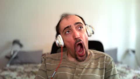 Snapshot of bentish chatting on 07/24/26, 06:55 bentish online show from 07/24/26, 06:55