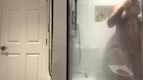 Snapshot of benz10001 chatting on 12/24/24, 12:33 benz10001 online show from 12/24/24, 12:33