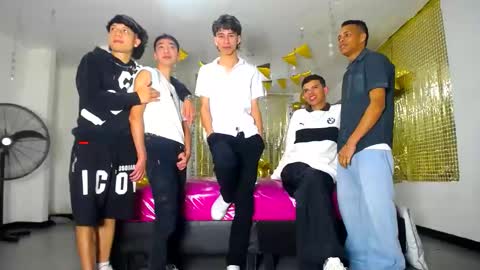 Snapshot of benz_boys chatting on 02/11/25, 12:16 benz boys online show from 02/11/25, 12:16