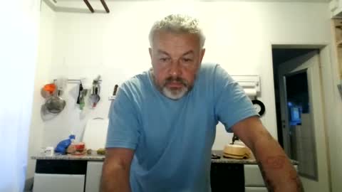 Snapshot of berg_boy chatting on 10/05/25, 05:39 Martin online show from 10/05/25, 05:39