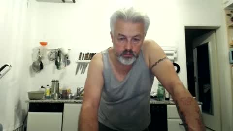 Snapshot of berg_boy chatting on 11/11/25, 10:32 Martin online show from 11/11/25, 10:32