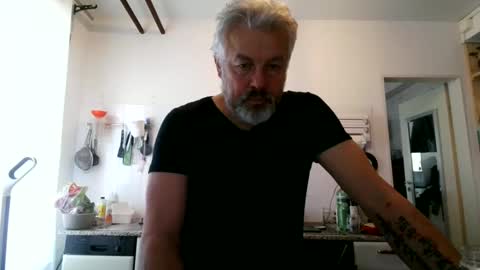 Snapshot of berg_boy chatting on 11/24/25, 11:43 Martin online show from 11/24/25, 11:43